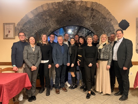 župani vodilnih občin v destinacijah in predstavniki turističnih organizacij na delovnem srečanju